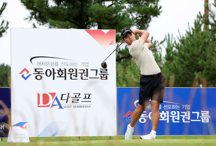 [서울=뉴시스] 한국프로골프(KPGA) 투어 동아회원권오픈 2라운드 공동 선두. (사진=KPGA 제공) 2026.08.21. *재판매 및 DB 금지