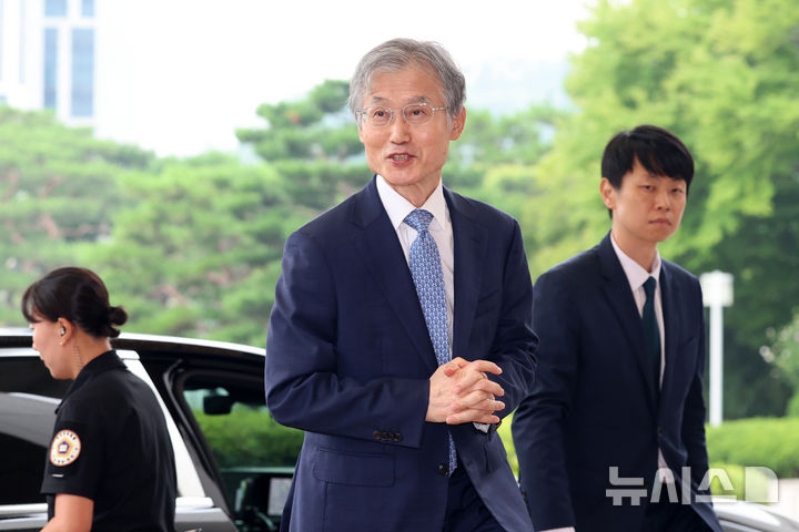 [서울=뉴시스] 조성우 기자 = 조희대 대법원장이 21일 오전 서울 서초구 대법원으로 출근하고 있다. 2026.08.21. xconfind@newsis.com