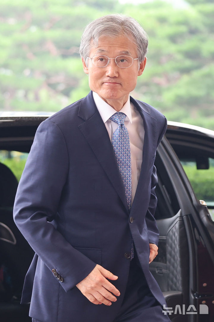 [서울=뉴시스] 조성우 기자 = 조희대 대법원장이 21일 오전 서울 서초구 대법원으로 출근하고 있다. 2026.08.21. xconfind@newsis.com
