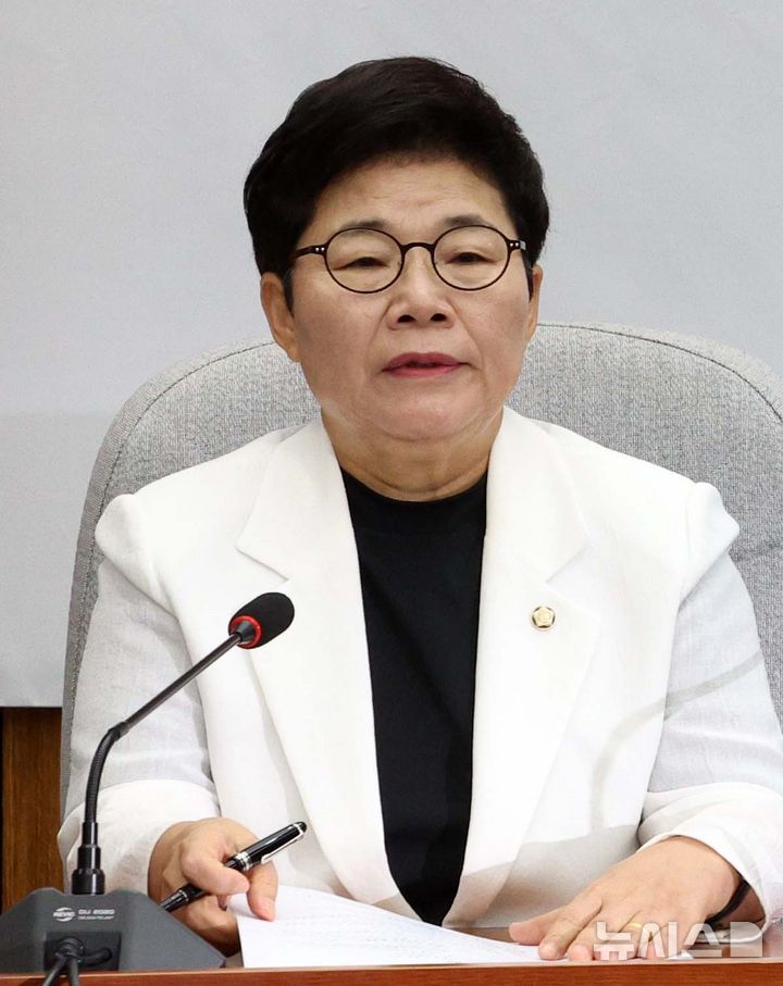 [서울=뉴시스] 고범준 기자 = 임이자 국민의힘 정책위의장이 21일 서울 여의도 국회에서 열린 원내대책회의에 참석해 자리하고 있다. 2026.08.21. bjko@newsis.com