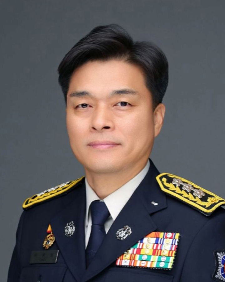 [서울=뉴시스] 김진아 기자 = 이재명 대통령이 21일 소방청장에 최용철 소방청 차장을 임명했다. (사진=청와대 제공) 2026.08.21. photo@newsis.com *재판매 및 DB 금지
