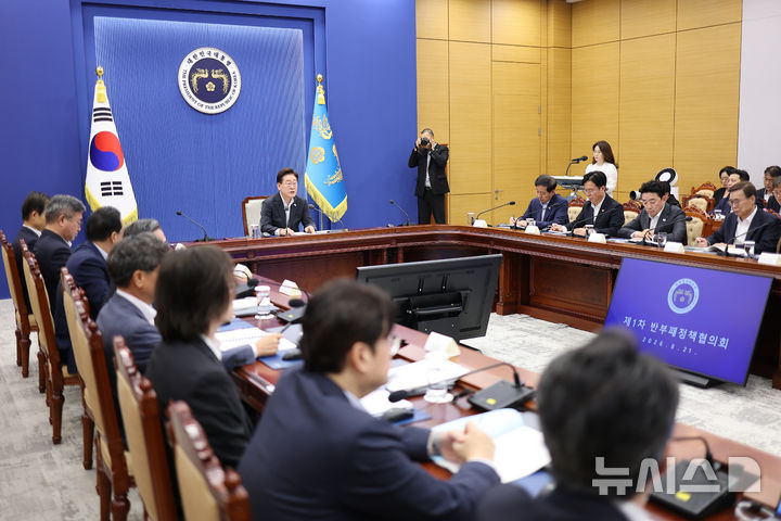 [서울=뉴시스] 김진아 기자= 이재명 대통령이 21일 청와대에서 열린 국민주권정부 제1차 반부패정책협의회에서 발언하고 있다. (청와대통신사진기자단) 2026.08.21. bluesoda@newsis.com