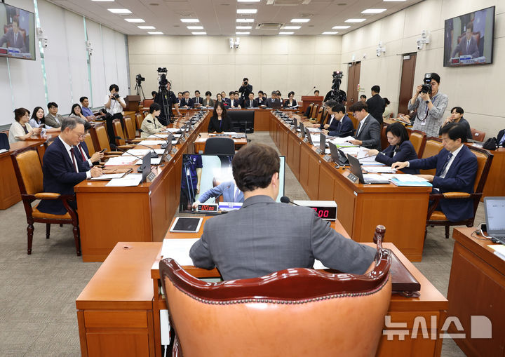 [서울=뉴시스] 최진석 기자 = 21일 서울 여의도 국회에서 연금개혁특별위원회 전체회의가 열리고 있다. 2026.08.21. myjs@newsis.com