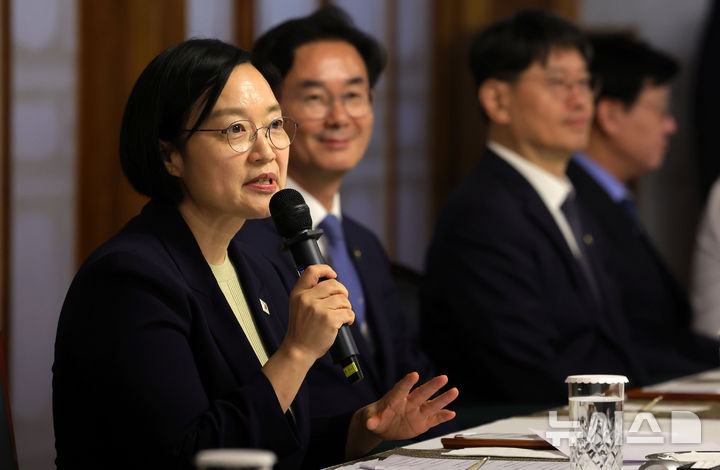 [서울=뉴시스] 홍효식 기자 = 한성숙 국무총리가 21일 서울 종로구 국무총리 공관에서 열린 주택공급 관련 서울 구청장 간담회에서 발언하고 있다. 2026.08.21. yesphoto@newsis.com