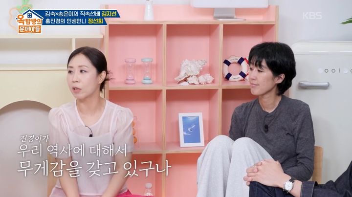 [서울=뉴시스] 방송인 홍진경이 21일 KBS 2TV 예능 프로그램 '옥탑방의 문제아들'에서 정선희의 유튜브 채널에서 이혼을 발표한 이유를 밝혔다. (사진=KBS 제공) 2026.08.22.photo@newsis.com *재판매 및 DB 금지