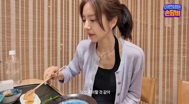 [서울=뉴시스] 출산 후 21㎏을 감량한 손담비가 일본 도쿄 여행 중 한층 슬림해진 몸매를 선보이고 있다. (사진=유튜브 '담비손' 캡처)