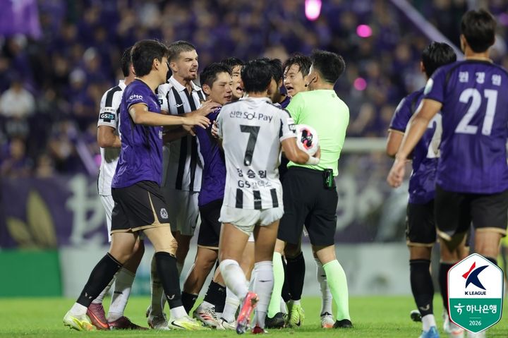 [안양=뉴시스]K리그1 서울과 안양의 연고지더비. (사진=한국프로축구연맹 제공)