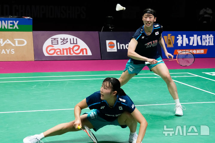 [뉴델리=AP/뉴시스] 배드민턴 백하나-이소희 조, 2026 세계배드민턴연맹(BWF) 세계선수권대회 우승. 2026.08.23.
