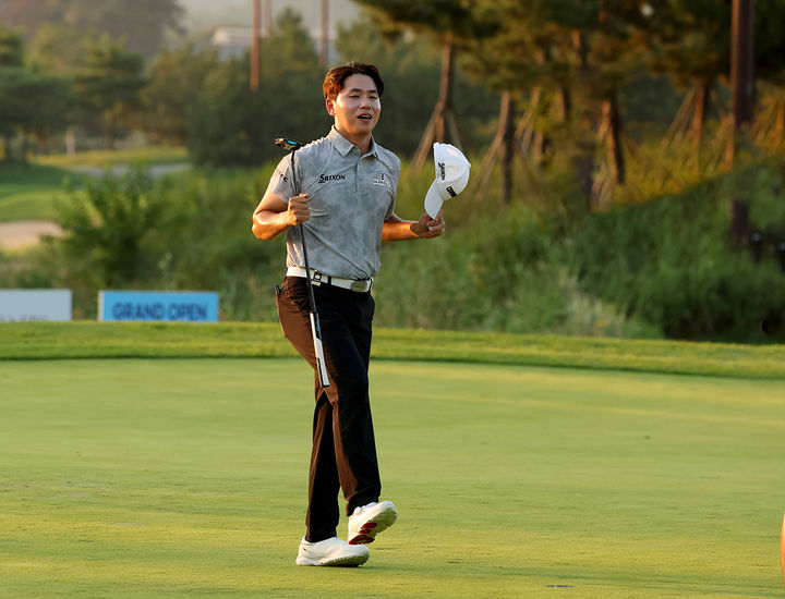 [서울=뉴시스] 최찬, 한국프로골프(KPGA) 투어 동아회원권오픈 우승. (사진=KPGA 제공) *재판매 및 DB 금지