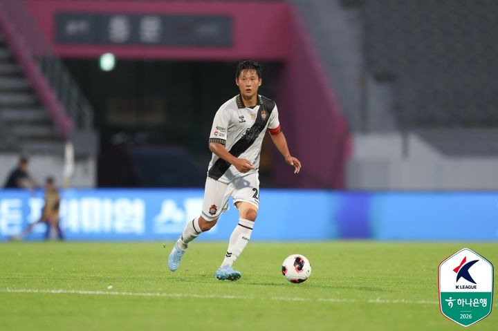 [서울=뉴시스] 프로축구 K리그2 경남FC의 최정원. (사진=한국프로축구연맹 제공) photo@newsis.com *재판매 및 DB 금지