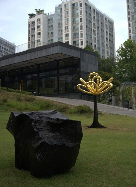 Exhibetion view of Lee Bae ‒ Jean-Michel Othoniel : Regards Croisés, Ambassade de France en Corée du Sud, 2026&nbsp; *재판매 및 DB 금지