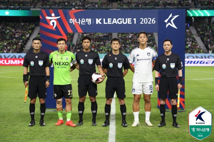 [서울=뉴시스] 프로축구 K리그1 전북현대와 울산 HD 경기 주심을 맡은 고형진 심판. (사진=한국프로축구연맹 제공) 2026.08.22. photo@newsis.com *재판매 및 DB 금지