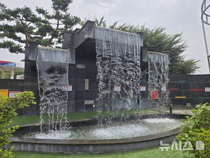[고양=뉴시스]경기 화성휴게소 벽천분수.(사진=한국도로공사 수도권본부 제공)photo@newsis.com 
