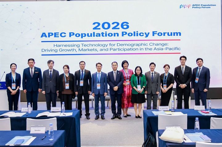 [서울=뉴시스]외교부는 24일 중국 대련에서 '2026 APEC 인구정책 포럼'을 개최했다고 밝혔다. 이번 포럼은 지난해 경주 APEC 정상회의에서 채택된 'APEC 인구구조 변화 대응 공동 프레임워크'의 후속 조치다. *재판매 및 DB 금지