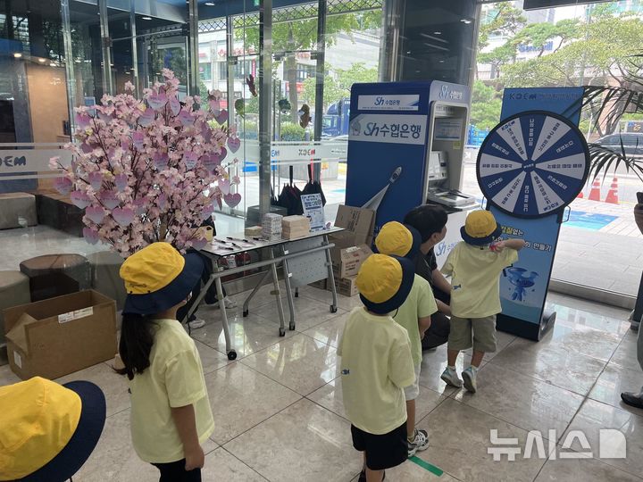 [서울=뉴시스] 해양환경공단은 24일부터 28일까지 공단 본사에서 임직원과 지역주민이 함께 참여하는 '2026년 청렴·윤리 한 주' 행사를 개최한다.