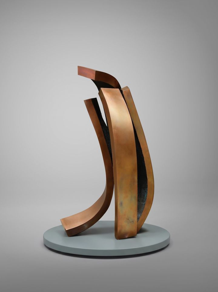 엄태정 '낯선자 안에 서라'-빈자리, 구리, 115 × 110 ×203(h)cm 2026 *재판매 및 DB 금지