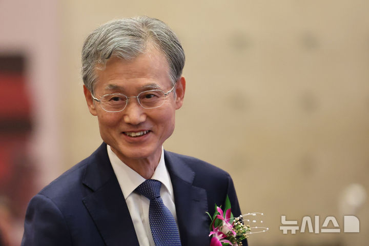 [서울=뉴시스] 권창회 기자 = 조희대 대법원장이 24일 서울 중구 더그랜드롯데 서울에서 열린 제34회 법의 지배를 위한 변호사대회에 참석해 미소짓고 있다. 2026.08.24. kch0523@newsis.com