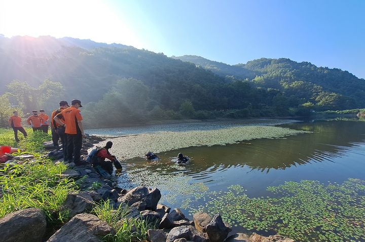 경산시 용성면 저수지서 익사체 인양 (사진=경북소방본부 제공) *재판매 및 DB 금지