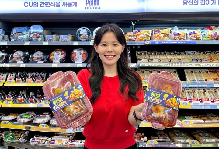 CU가 '2026 대구 치맥페스티벌'의 K-치킨 신메뉴 경연대회 우승작을 상품화한 '아보 트러플 치킨(6500원)'을 전국 출시한다고 25일 밝혔다. *재판매 및 DB 금지