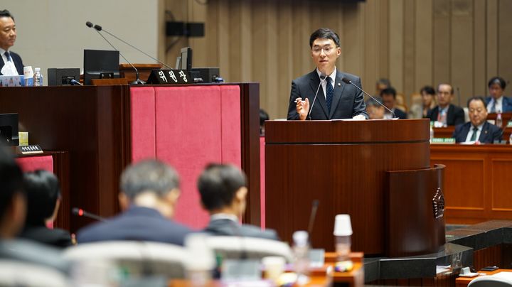 [안산=뉴시스] 김남국 국회의원(민주·안산시갑)이 24일 제22대 국회 예산결산특별위원회 종합정책질의에서 정부부처를 상대로 질의를 하고 있다. (사진=김남국 국회의원실 제공) 2026.08.25. photo@newsis.com *재판매 및 DB 금지