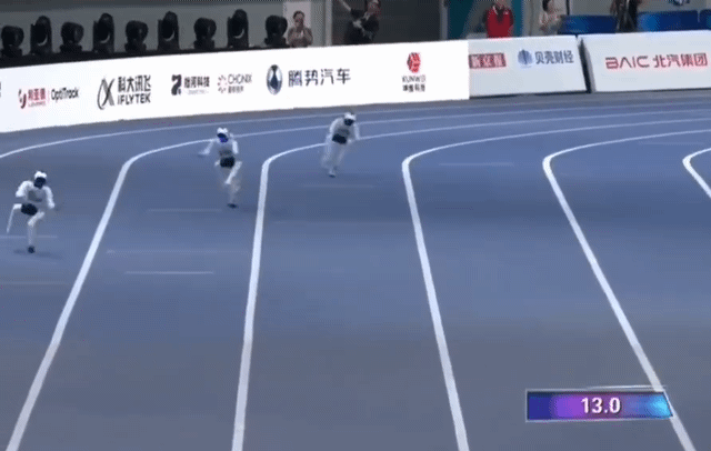 [서울=뉴시스]23일(현지시간) 베이징에서 열린 세계 휴머노이드 로봇 대회에서 400m 경기가 펼쳐지고 있다. 자료 TienKungRobotics 유튜브 2026.08.23.&nbsp; *재판매 및 DB 금지