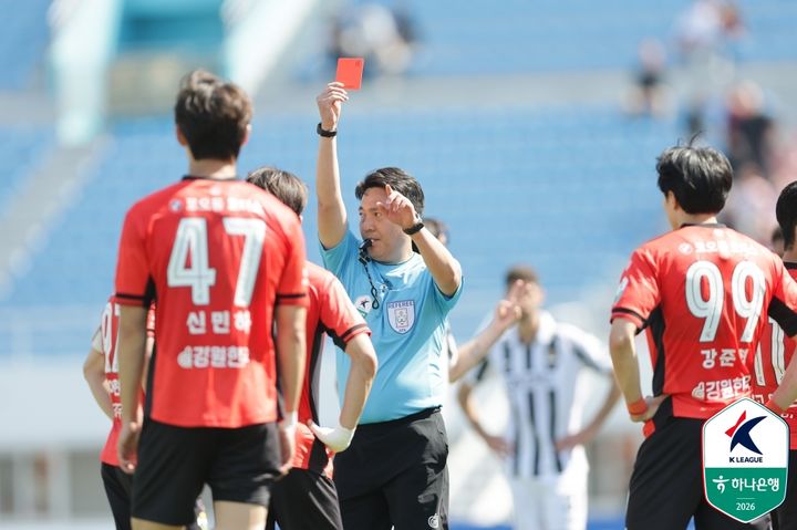 [서울=뉴시스]프로축구 심판. (사진=한국프로축구연맹 제공)