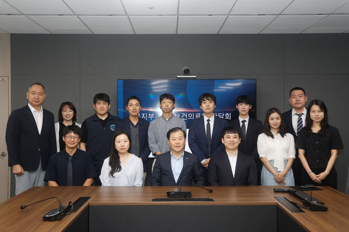 [서울=뉴시스] 이형훈 보건복지부 제2차관이 23일 서울에서 청년 보건의료인 간담회를 하는 모습 (사진=보건복지부 제공) 2026.08.25. photo@newsis.com *재판매 및 DB 금지