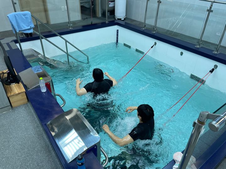 [서울=뉴시스] 대한체육회 메디컬 센터 치료 장면. (사진 = 대한체육회 제공) *재판매 및 DB 금지