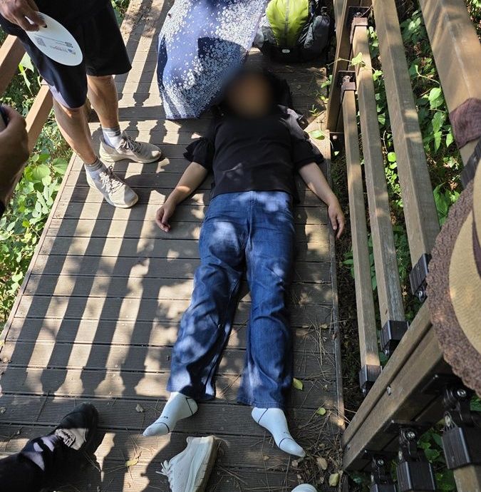 온열질환 의심 증상 관광객(사진=군산해경 제공) *재판매 및 DB 금지