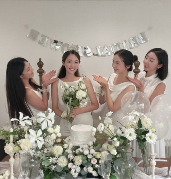 [서울=뉴시스] 그룹 스텔라 출신 민희가 결혼을 앞두고 멤버들과 만났다. (사진=인스타그램) 2026.08.25. photo@newsis.com *재판매 및 DB 금지