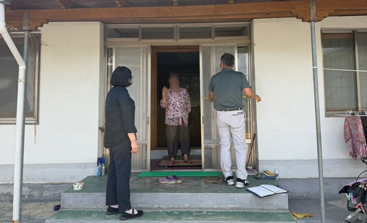 [창녕=뉴시스] 안지율 기자 = 주거환경개선사업(화장실 수리 전후). (사진=창녕군 제공) 2026.08.25. photo@newsis.com *재판매 및 DB 금지