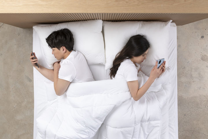 [서울=뉴시스] 육아 중 잠시 숨을 돌리려 3500원짜리 커피를 사 마신 아내가 남편과 갈등을 겪은 사연이 화제가 되고 있다.(사진=유토이미지)