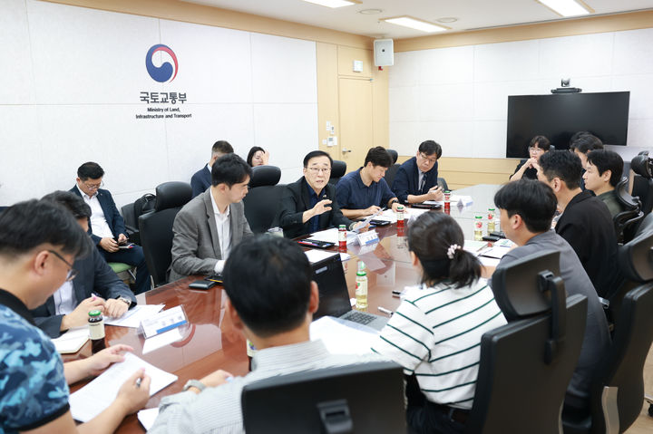 [서울=뉴시스] 김윤덕 장관, 뉴홈 청약자 간담회. (제공=국토부) 2026.08.25. photo@newsis.com *재판매 및 DB 금지