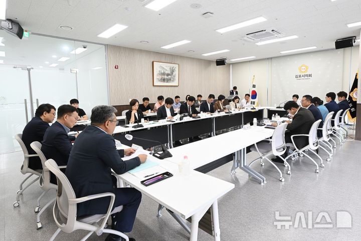 [김포=뉴시스]김포FC 횡령 사태 관련 감사 중간보고 현장. (사진=김포시의회 제공) 2026.08.25. photo@newsis.com
