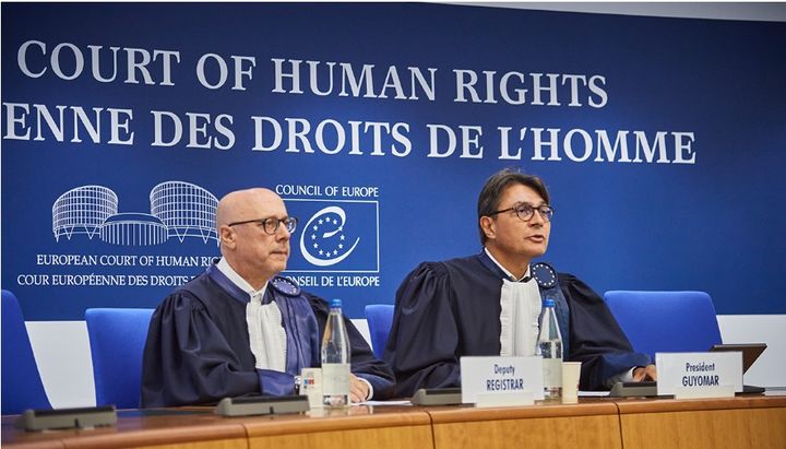 [서울=뉴시스]유럽인권재판소(ECHR)는 25일 튀르키예의 저명한 자선가 오스만 카발라의 수감과 관련해 튀르키예 법원을 비판하며, 이 사건이 정치적 반대자, 인권운동가, 언론인들의 구금과 기소로 특징지어지는 '체계적인문제'를 드러냈다고 지적했다. 사진은 ECHR이 튀르키예 법원의 문제점을 지적하는 모습. <사진 출처 : ECHR 홈페이지>