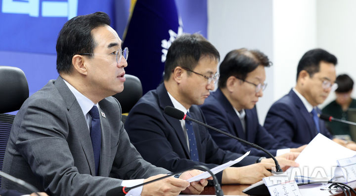[서울=뉴시스] 고범준 기자 = 박홍근 기획예산처 장관이 25일 서울 여의도 국회 의원회관에서 열린 더불어민주당 2027년 예산안 당정협의에서 발언하고 있다. 2026.08.25. bjko@newsis.com
