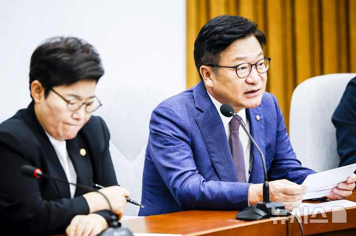[서울=뉴시스] 정병혁 기자 = 정점식 국민의힘 원내대표가 25일 서울 여의도 국회에서 열린 원내대책회의에서 발언하고 있다. 2026.08.25. jhope@newsis.com