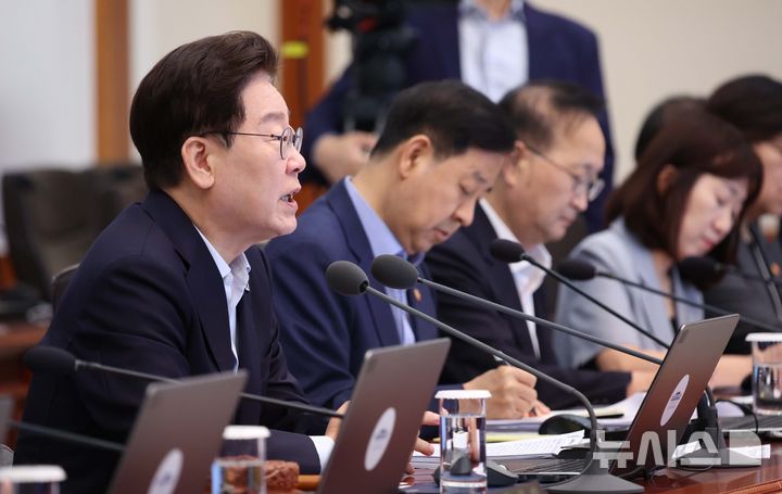 [서울=뉴시스] 김진아 기자 = 이재명 대통령이 25일 청와대에서 열린 제37회 국무회의에서 발언하고 있다. 2026.08.25. bluesoda@newsis.com