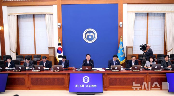 [서울=뉴시스] 김진아 기자 = 이재명 대통령이 25일 청와대에서 열린 제37회 국무회의에서 발언하고 있다. 2026.08.25. bluesoda@newsis.com