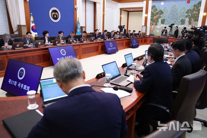 [서울=뉴시스] 김진아 기자 = 이재명 대통령이 25일 청와대에서 열린 제37회 국무회의에서 발언하고 있다. 2026.08.25. bluesoda@newsis.com