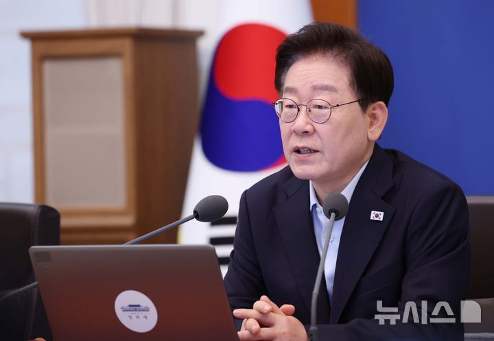 [서울=뉴시스] 김진아 기자 = 이재명 대통령이 25일 청와대에서 열린 제37회 국무회의에서 발언하고 있다. 2026.08.25. bluesoda@newsis.com