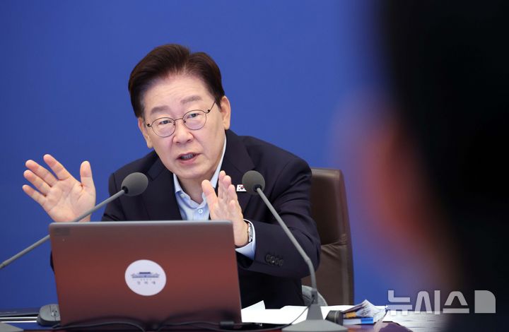 [서울=뉴시스] 김진아 기자 = 이재명 대통령이 25일 청와대에서 열린 제37회 국무회의에서 발언하고 있다. 2026.08.25. bluesoda@newsis.com