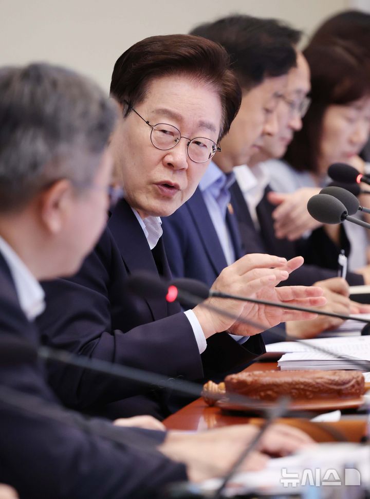 [서울=뉴시스] 김진아 기자 = 이재명 대통령이 25일 청와대에서 열린 제37회 국무회의에서 발언하고 있다. 2026.08.25. bluesoda@newsis.com