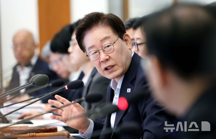 [서울=뉴시스] 김진아 기자 = 이재명 대통령이 25일 청와대에서 열린 제37회 국무회의에서 발언하고 있다. 2026.08.25. bluesoda@newsis.com
