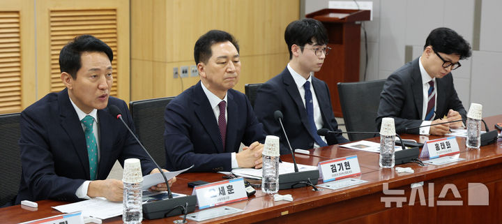 [서울=뉴시스] 고범준 기자 = 오세훈 서울시장이 25일 서울 여의도 국회 의원회관에서 열린 미국의 大전략과 한국의 선택 '제10차 대한민국 미래혁신포럼 세미나'에서 인사말을 하고 있다. 2026.08.25. bjko@newsis.com