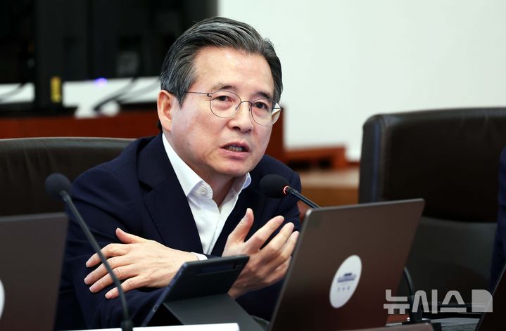 [서울=뉴시스] 김진아 기자 = 김용범 정책실장이 25일 청와대에서 열린 제37회 국무회의에서 발언하고 있다. 2026.08.25. bluesoda@newsis.com