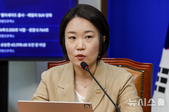 [서울=뉴시스] 정병혁 기자 = 이소영 대통합추진단 영입확장분과 공동위원장이 지난 25일 서울 여의도 국회에서 열린 대통합 추진단 1차 회의에서 발언하고 있다. 2026.08.30. jhope@newsis.com