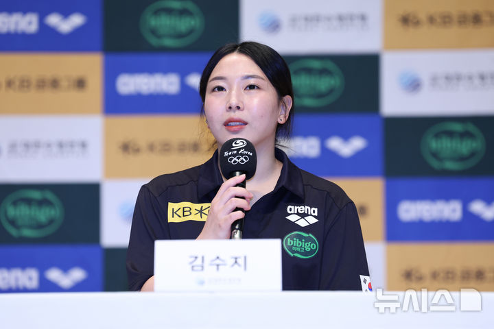 [진천=뉴시스] 김금보 기자 = 다이빙 김수지가 25일 오후 충북 진천선수촌에서 열린 2026 아이치·나고야 아시안게임 수영 국가대표팀 미디어데에서 취재진 질문에 답하고 있다. 2026.08.25. kgb@newsis.com
