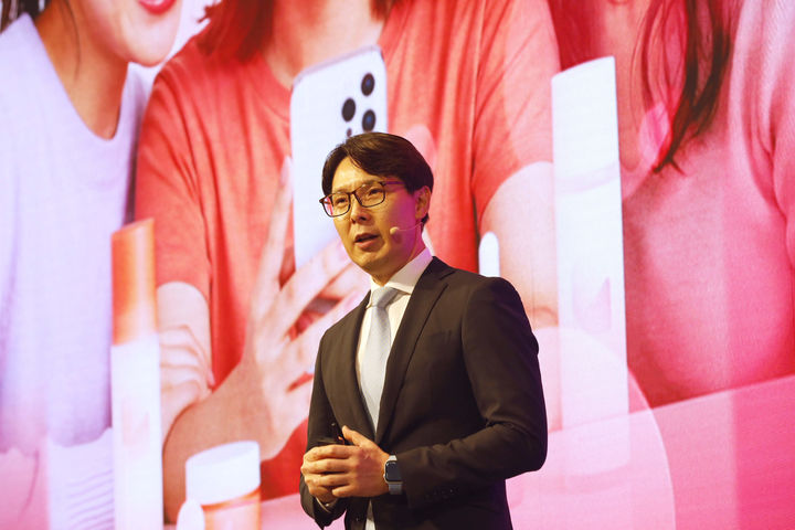 [서울=뉴시스] 구자현 이베이재팬 대표이사가 25일 일본 '더 프린스 파크 타워 도쿄'에서 '셀러 컨퍼런스 2026'에서 중장기 사업 전략을 발표하고 있다. (사진=이베이재팬 제공) 2026.08.26. photo@newsis.com *재판매 및 DB 금지