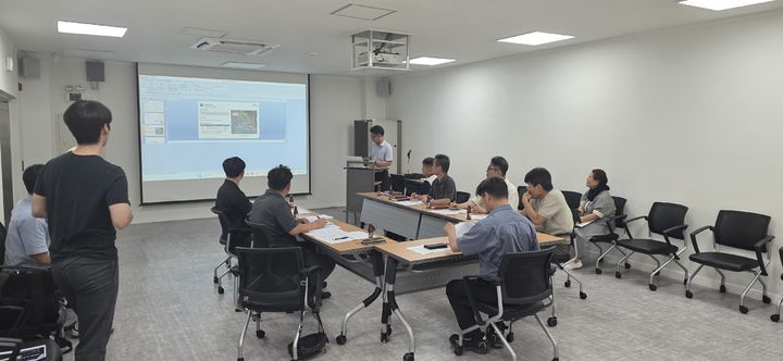 [안산=뉴시스] 경기 안산시가 24일 상하수도사업소 회의실에서 '대부2배수지 신설공사 실시설계 용역 착수보고회'를 진행하고 있다. (사진=안산시 제공) 2026.08.26. photo@newsis.com *재판매 및 DB 금지